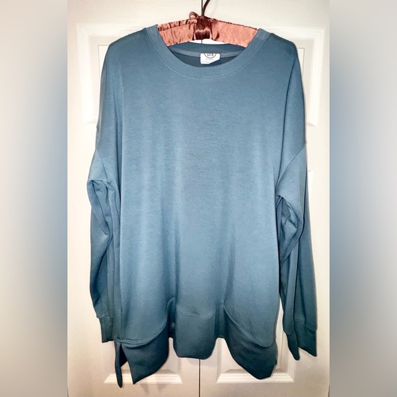 Sage Collective woman’s oversized crew neck teal-ish Blue Sweatshirt Sz L EUC - Picture 2 of 13